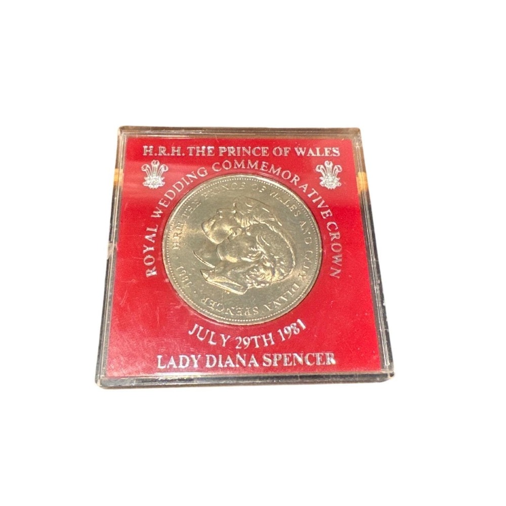 1981 Royal Wedding Commemorative Crown Prince Charles Lady Diana Spencer Coin